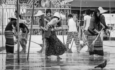 Ballet de Balais in Pagoda Inle Lake-5884-Modifier