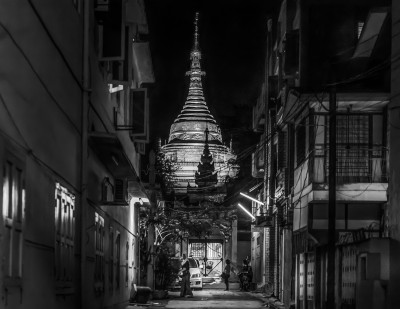 Pagoda's Street from Mandalay -Modifier