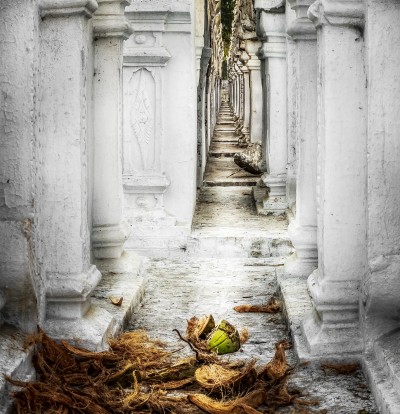 Budha way? Mandalay Pagoda of Budha Book-tif