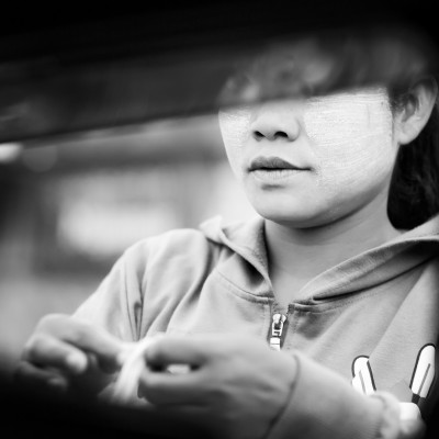 Shopping by the window-4640-Modifier