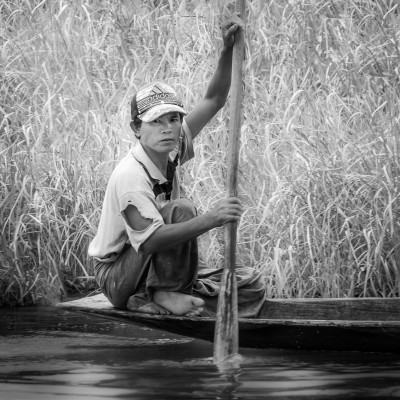 Inle people on boat-5827-tif